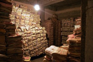 Interior room with bulb; Daniel Hernández-Salazar