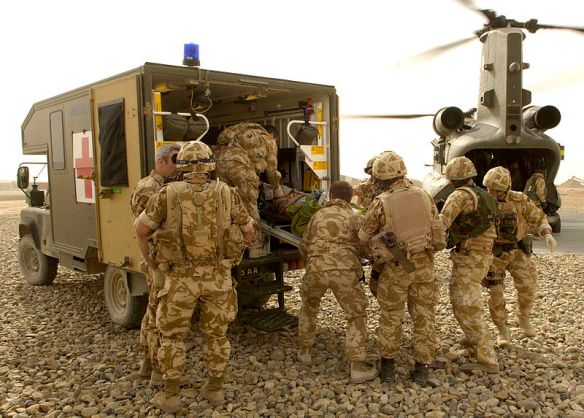 800px-Medical_Emergency_Response_Team_Recovers_a_Casualty_in_Afghanistan_MOD_45151884