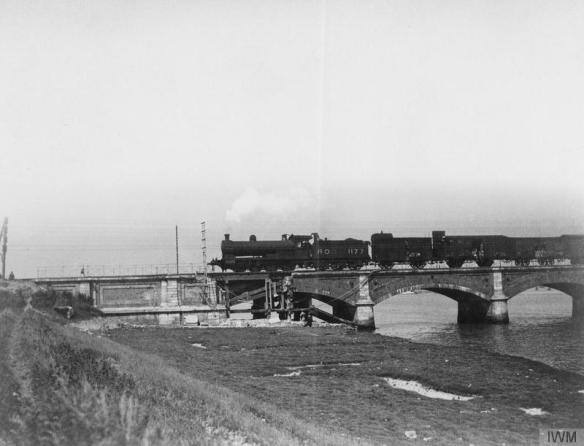 bridge-over-river-canche-at-etaples-damage-from-enemy-bombing-at-south-end-1918