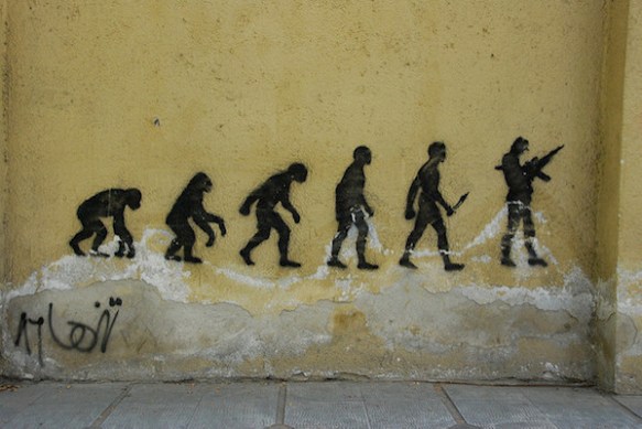 Vue d’artiste de l’évolution de l’Homme peinte sur un mur, stencil graffiti on Vali-ye-Asr Avenue in central Tehran. By Paul Keller, 4 November 2007